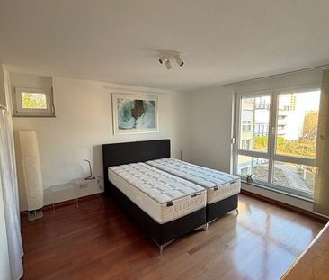 Möblierte 2-ZKB-Wohnung mit EBK, Garage und Balkon im Park Vauban - Photo 3