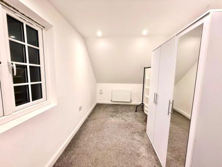 2 Bedroom Flat - Photo 2
