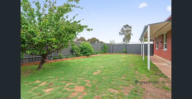 Home Sweet Home in the Heart of Paralowie! 🏡 - Photo 1