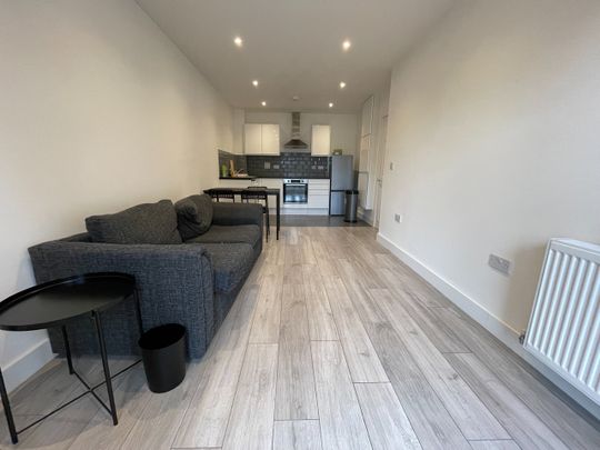 2 Bed Flat, The Balbirs, SO17 - Photo 1