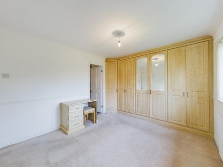 4 bedroom detached house to rent - Photo 4