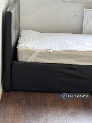 1 bedroom in a house share to rent - Photo 5