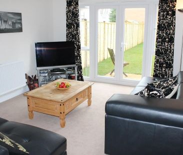 3 bedroom semi-detached house to rent - Photo 1