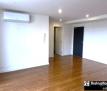 Excellent Location, Great size, Convenience is the key - Photo 2