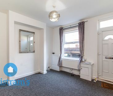 4 bed Mid Terraced House for Rent - Photo 1