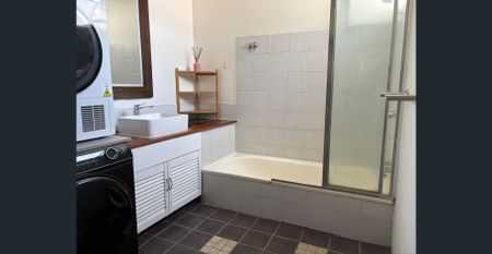 For Rent – Modern 2-Bedroom Unit in the Heart of Indooroopilly - Photo 4