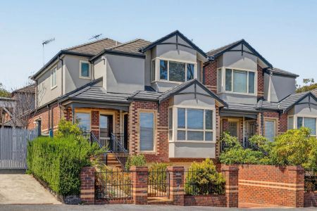 Expansive Town Residence in the Heart of Camberwell - Photo 4