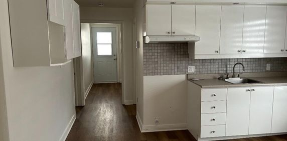 Logement à louer 4 1/2 Drummondville, très propre bien situé, non fumeur et sans animaux! - Photo 2