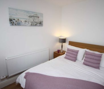 High Specification En-Suite Student Accommodation - A female house ... - Photo 4