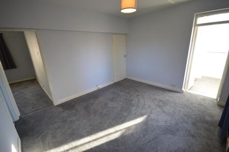 3 bedroom flat to rent - Photo 2