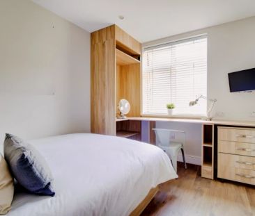 7 Bed 2 Bath - Photo 1