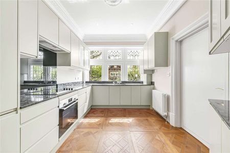 Wonderful 3 bedroom garden apartment, on a much loved road in Hampstead. - Photo 5