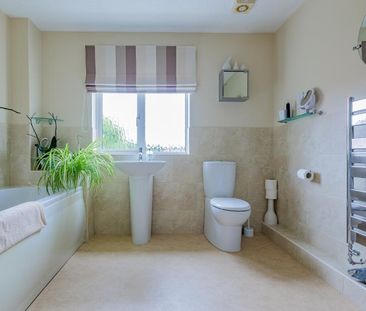 4 bedroom detached house to rent - Photo 3