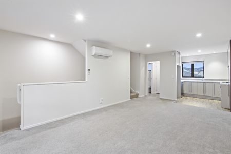 3 Bedroom, 3 Level Townhouse in Sydenham. - Photo 5