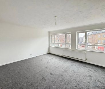 3 bedroom flat to rent - Photo 3
