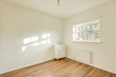 4 bedroom detached house to rent - Photo 2