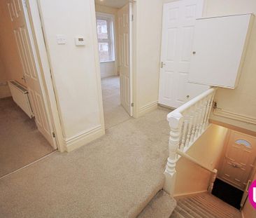 3 bedroom flat to rent - Photo 4