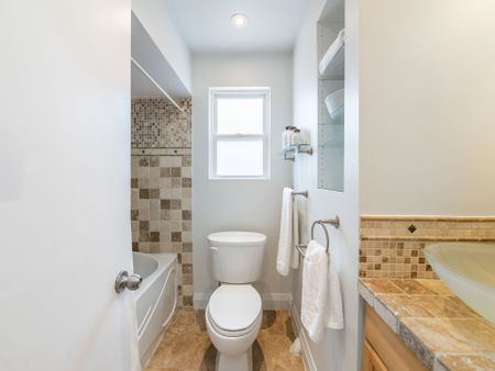 For Lease - 67 Glenburn Avenue Unit# main, Toronto, Ontario - Photo 3