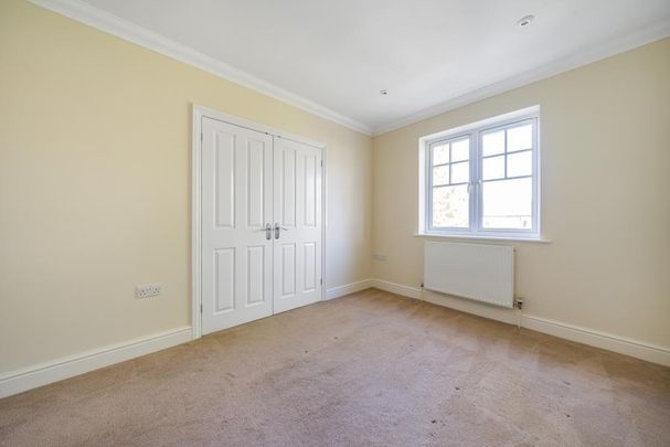 4 bedroom detached house to rent - Photo 1