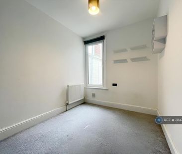 3 bedroom terraced house to rent - Photo 6