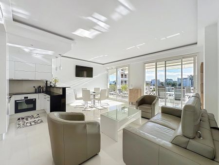 Cannes Palm Beach beau 3 pièces rénové à louer à l'année - Photo 3