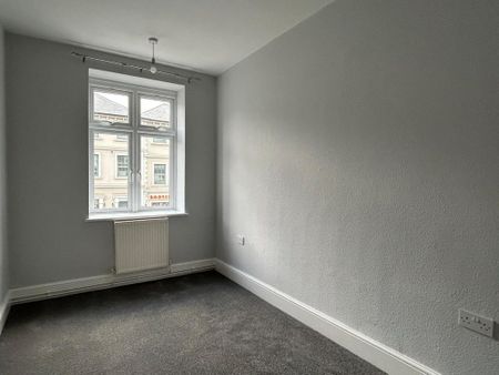 3 bedroom flat to rent - Photo 5