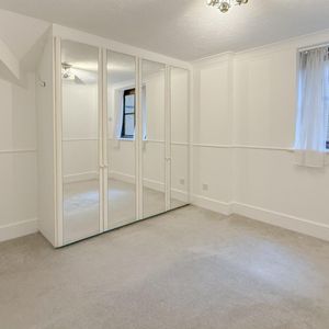 River Meads, Stanstead Abbotts - Photo 2