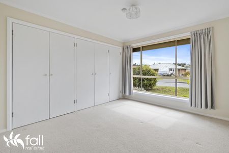 Spacious Home, Level Block, Convenient Location - Photo 5