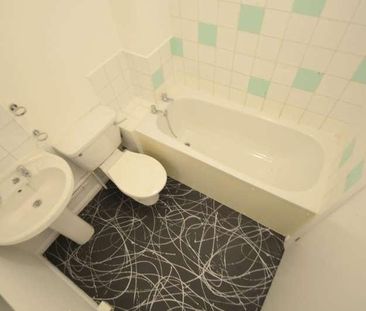 Oaks Road, Stanwell, TW19 - Photo 3