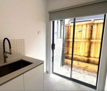 Cranbourne East - Photo 4