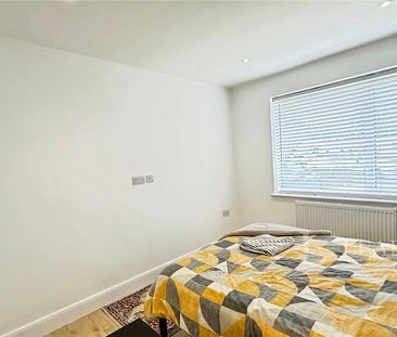 1 bedroom in a house share to rent - Photo 6