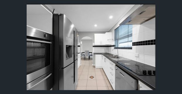 Newly renovated open plan living - Photo 1