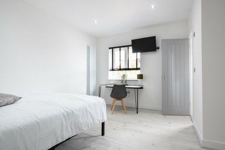 6 bedroom house to rent - Photo 2