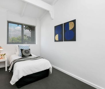 Modern Contemporary Townhouse - Photo 6