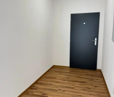 Pronájem bytu 2+kk s balkónem a parkovacím stáním, Dašice - Photo 3