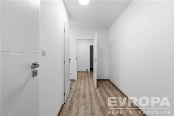 Pronájem bytu 4+1 s balkonem o výměře 79 m - Photo 1
