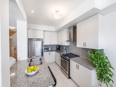 For Lease - 204 Bennett Street, Newmarket, Ontario - Photo 5