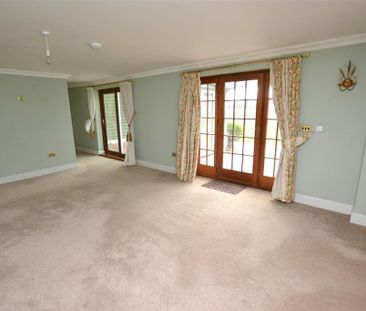5 bedroom barn conversion to rent - Photo 1