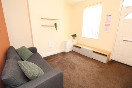 2 bedroom terraced house to rent - Photo 2