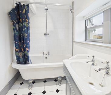 2 bedroom cottage to rent - Photo 1