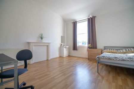 66, Micklegate - Photo 5