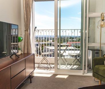 Charming Corner Apartment Mount Eden - Photo 1