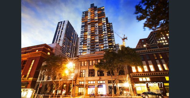 Spacious Entertainer in an Unbeatable Neighbourhood - Photo 1