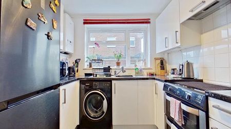 2 bedroom ground floor flat to rent - Photo 2