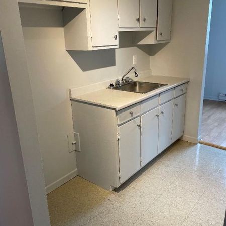 GRAND 4 ½ de coin - 3e étage – 1600$ – 1er JUILLET 2026 - Photo 3