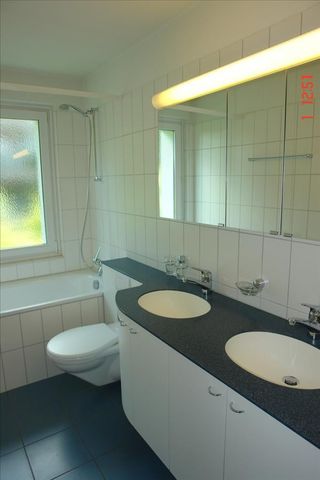 "Spacious apartment in a quiet location" - Photo 5