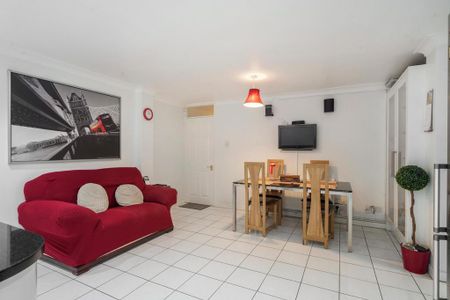 6 bedroom detached house to rent - Photo 3