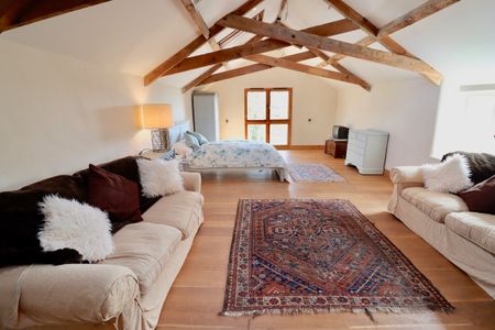 Beautiful & Spacious Barn Conversion to Let in Fitzhead - Photo 5