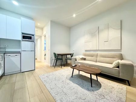 Calle de Fuencarral, Madrid, Community of Madrid 28004 - Photo 4