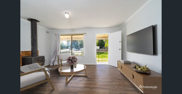 CUTE THREE BEDROOM HOME WITH MODERN TOUCHES AND CLASSIC CHARM! - Photo 1